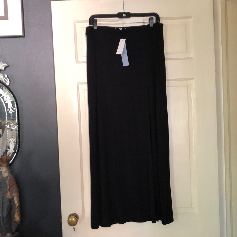 Beautiful skirt with side slit and skirt under!